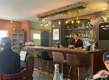 washington/lake-chelan/bar/acre-and-bay