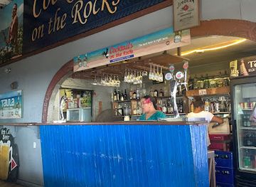 samoa/upolu-island/bar/cocktails-on-the-rocks