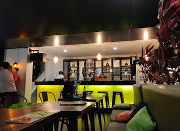 indonesia/east-kalimantan/bar/loveshack-rooftop-pool-sky-bar