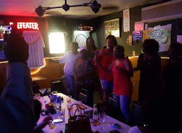 illinois/cahokia-mounds-state-historic-site/bar/joe-man-s-chicken-shack