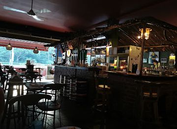 singapore/bukit-batok/bar/blooie-s-roadhouse