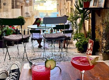 malta/three-cities/bar/cafe-society