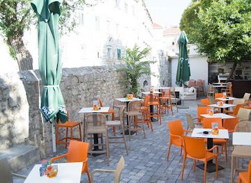 croatia/dalmatia/bar/art-gallery-cafe-music-bar-split