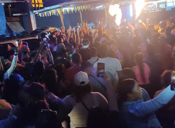 panama/gamboa/bar/mil-amores