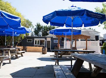new-york/montauk/bar/torch-crown-beer-garden-montauk