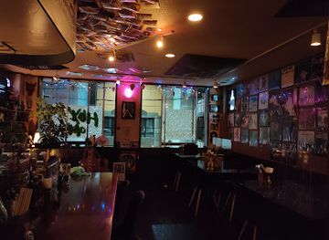 japan/suruga/bar/hollyhock