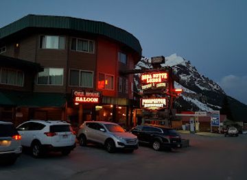 montana/beartooth-highway/bar/soda-butte-lodge