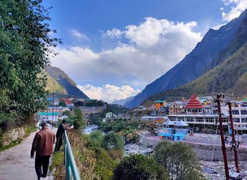 india/auli/bar/saket-restaurant