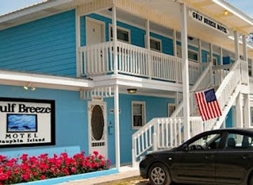 alabama/dauphin-island/bar/gulf-breeze-motel