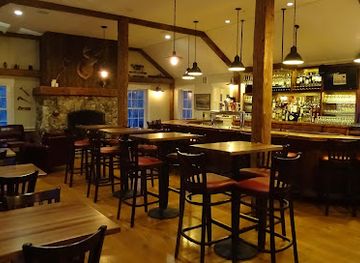 new-hampshire/lake-winnipesaukee/bar/the-woodshed-restaurant