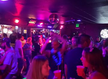 california/redding/bar/hen-house