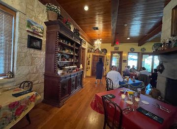 texas/lost-maples-state-natural-area/bar/the-laurel-tree