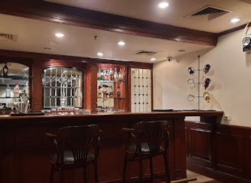 india/varanasi/bar/oakwood-bar