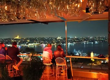 turkiye/istanbul/bar/monkeyistanbul
