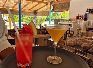 maldives/dhigurah/bar/beach-bar