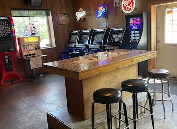 wisconsin/central-sands/bar/hometown-bar