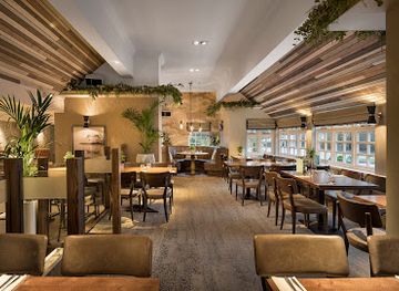 united-kingdom/staffordshire/bar/the-swan-with-two-necks