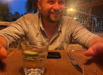 senegal/lompoul-desert/bar/biergarten-zum-hungrigen-hund