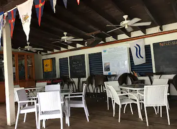 Dipper's Beach Bar