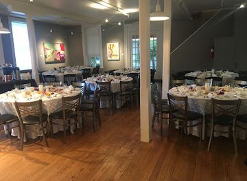 texas/lost-maples-state-natural-area/bar/the-wine-bar-at-the-grand-fayette-hotel