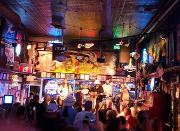 tennessee/rock-city/bar/robert-s-western-world