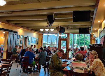 canada/cape-breton-island/bar/the-red-shoe