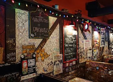 canada/toronto/kensington-market/bar/sneaky-dee-s