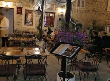 montenegro/kotor/bar/old-town-little-bay