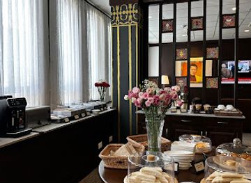 bhutan/paro-valley/bar/drukair-business-lounge