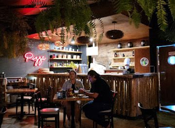 mexico/veracruz/malecon/bar/mojitos-night