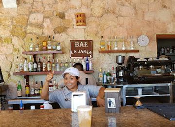 mexico/yucatan-peninsula/bar/la-jarra-bar