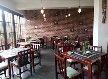 sri-lanka/nuwara-eliya-district/bar/royal-pearl-hills-nuwara-eliya