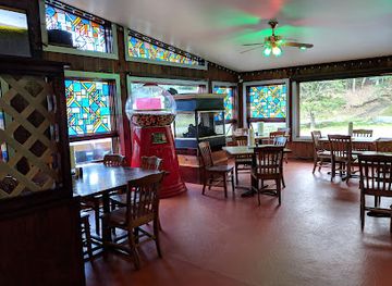 north-carolina/grandfather-mountain/bar/mile-high-tavern