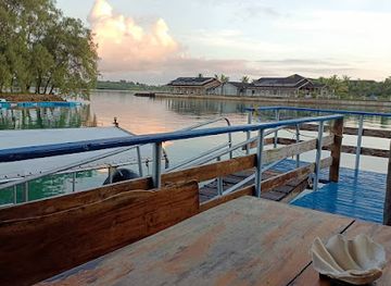 palau/northern-lagoon/bar/jellyfish-bar-grill