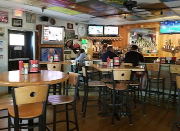 michigan/marquette/bar/stuckos-pub-grill