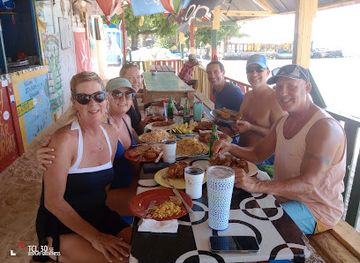 saint-vincent-and-the-grenadines/tobago-cays-marine-park/bar/black-boy-and-debbie-beach-bar-restauration