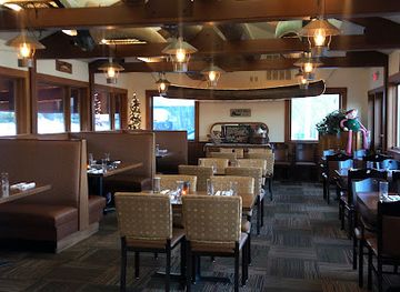 new-hampshire/lake-winnipesaukee/bar/canoe-restaurant-tavern