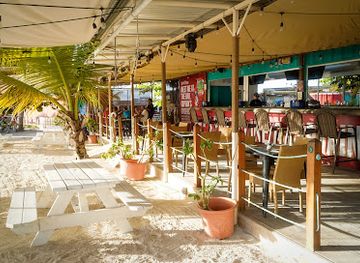 sint-maarten/simpson-bay-lagoon/bar/cocky-turtle-beach-bar-restaurant