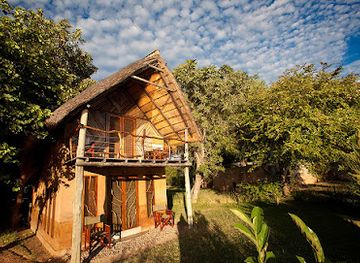 zambia/luangwa-valley/bar/track-and-trail-river-camp