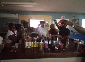 the-bahamas/grand-bahama-island/bar/queen-of-spades-bar-restaurant