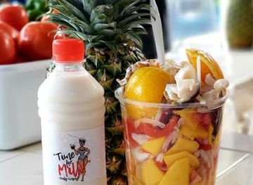 the-bahamas/harbour-island/bar/red-door-bar