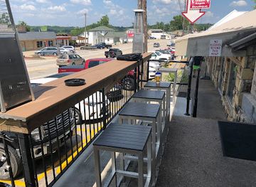 missouri/lake-of-the-ozarks/bar/lucy-s-at-the-lake