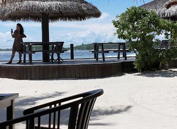 maldives/thulusdhoo/bar/lohis-bar