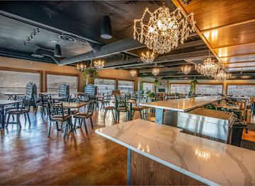 utah/snowbird/bar/eight-settlers-restaurant-distillery