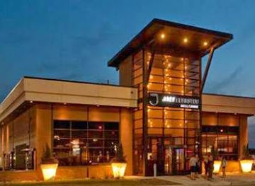 canada/okanagan/bar/joey-kenaston