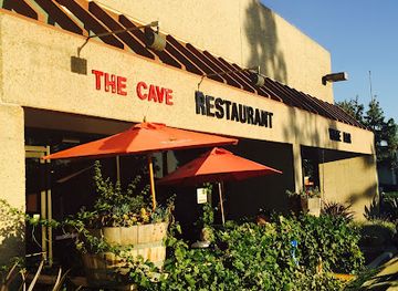 california/ventura-county/bar/the-cave