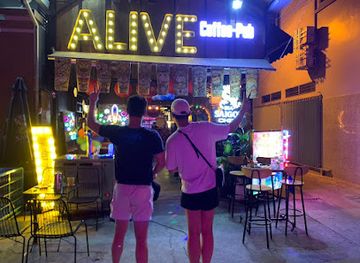 vietnam/nha-trang/bar/alive-pub