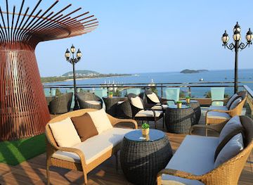 vietnam/phu-quoc-island/bar/ph-rooftop-bar-lounge