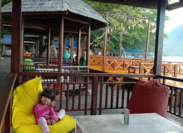 indonesia/maluku-islands/bar/sulamadaha-beach