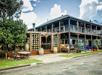 australia/mid-north-coast/bar/flow-bar